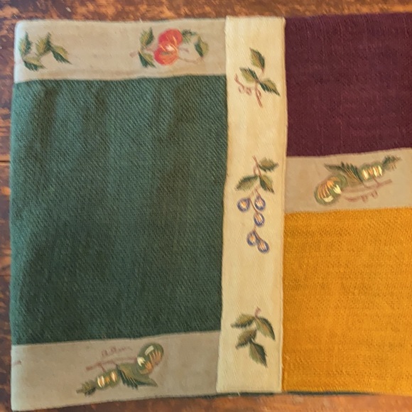 Table Runner - Picture 4 of 6